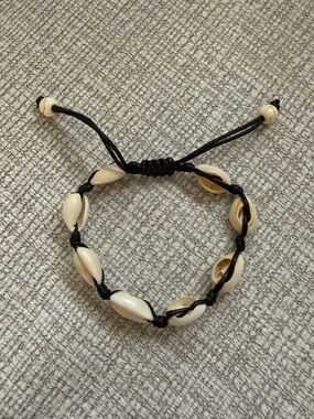 Shell Bead Bracelet